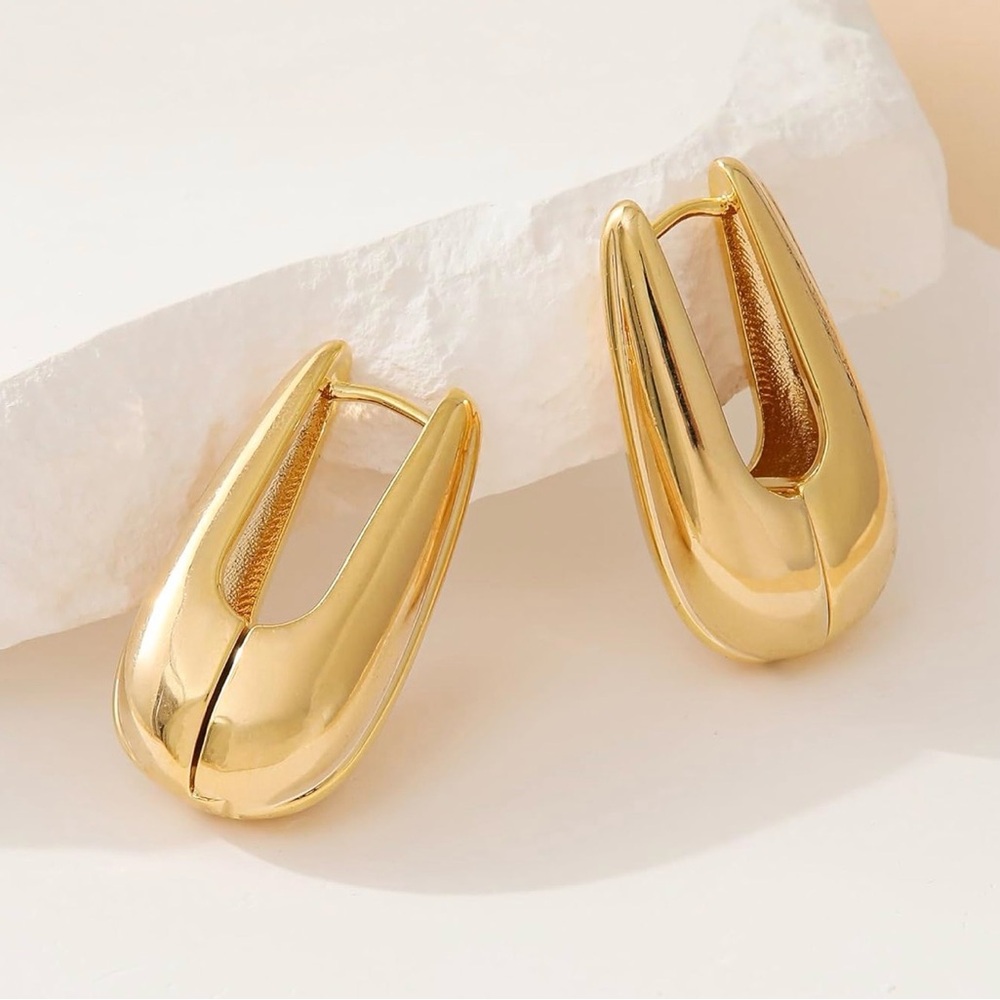 Elegant Gold Square Hoop Earrings - Picture 2 of 6